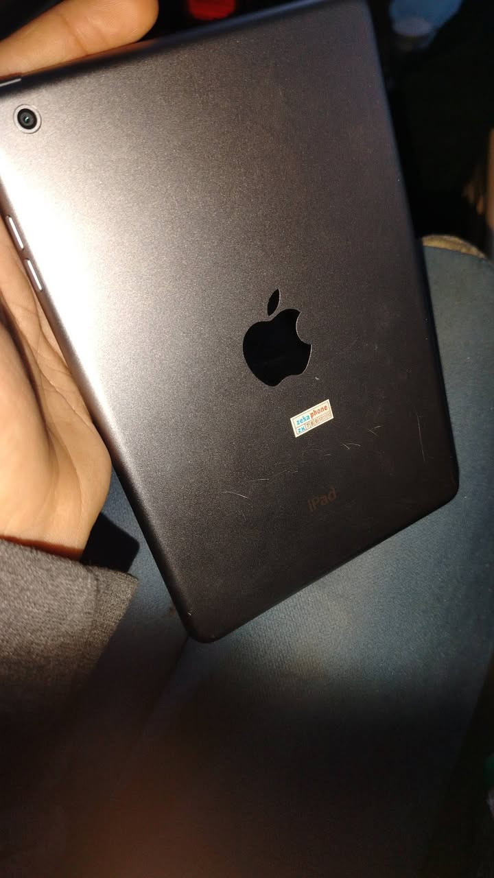أيباد مستعمل للبيع 80 وبي مجال 
***********
