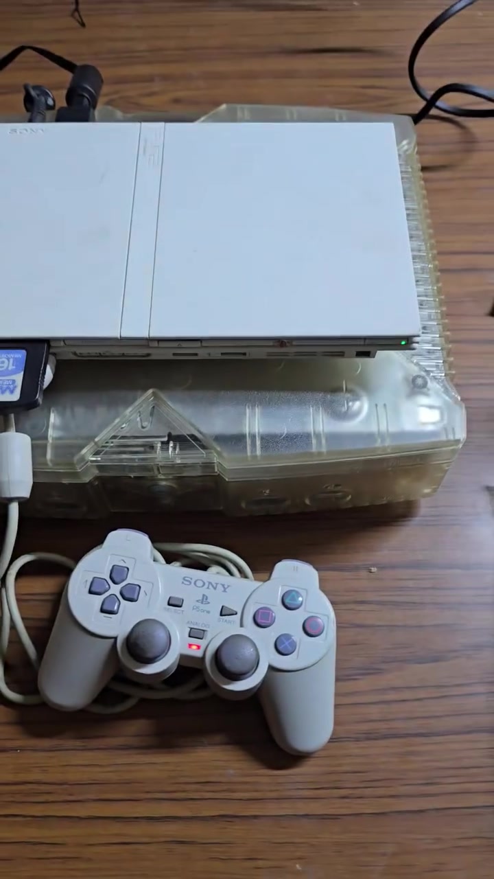 متاح ps2 جهاز سحبة كلش قوي ويا ٦ اقراص اصلي جوستك اصلي ميموري اصلي  السعر ٧٠ الف ***********
