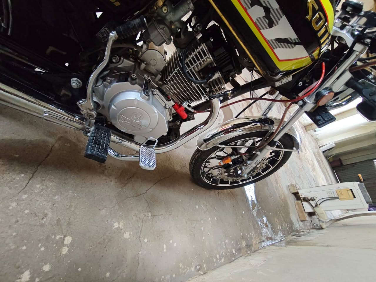 مديل 2025 طالع صار 7 اشهر ماشية 15 الف محرك 200cc سنوية بأسم العارضي بس مداور تروح تداور ويا السعر 1,600 وبها مجال الدراجه في النجف الاشرف ***********
