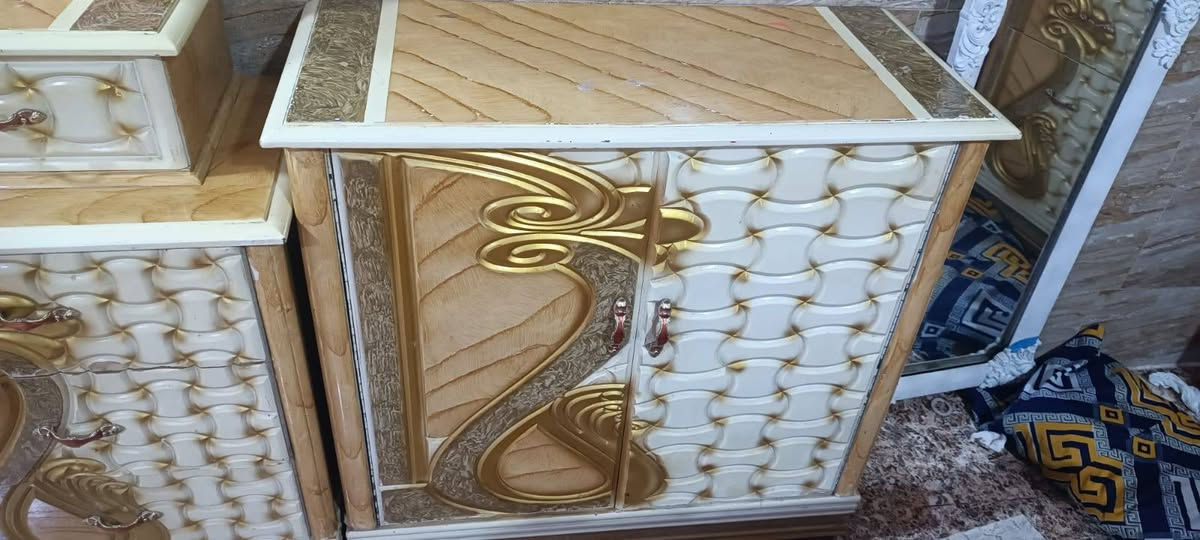 سلام عليكم غرفه نوم لبيع نضافه 95٪ سعر 750 وبيه مجال  رقم *********** عنواني ديالى بعقوبه بهرز
