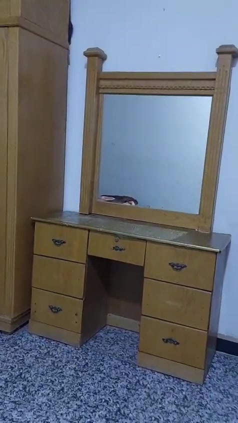 السلام عليكم  غرفة نوم صاج كويتي نظيفه السعر ٣٥٠ الف الاتصال على الرقم ***********
