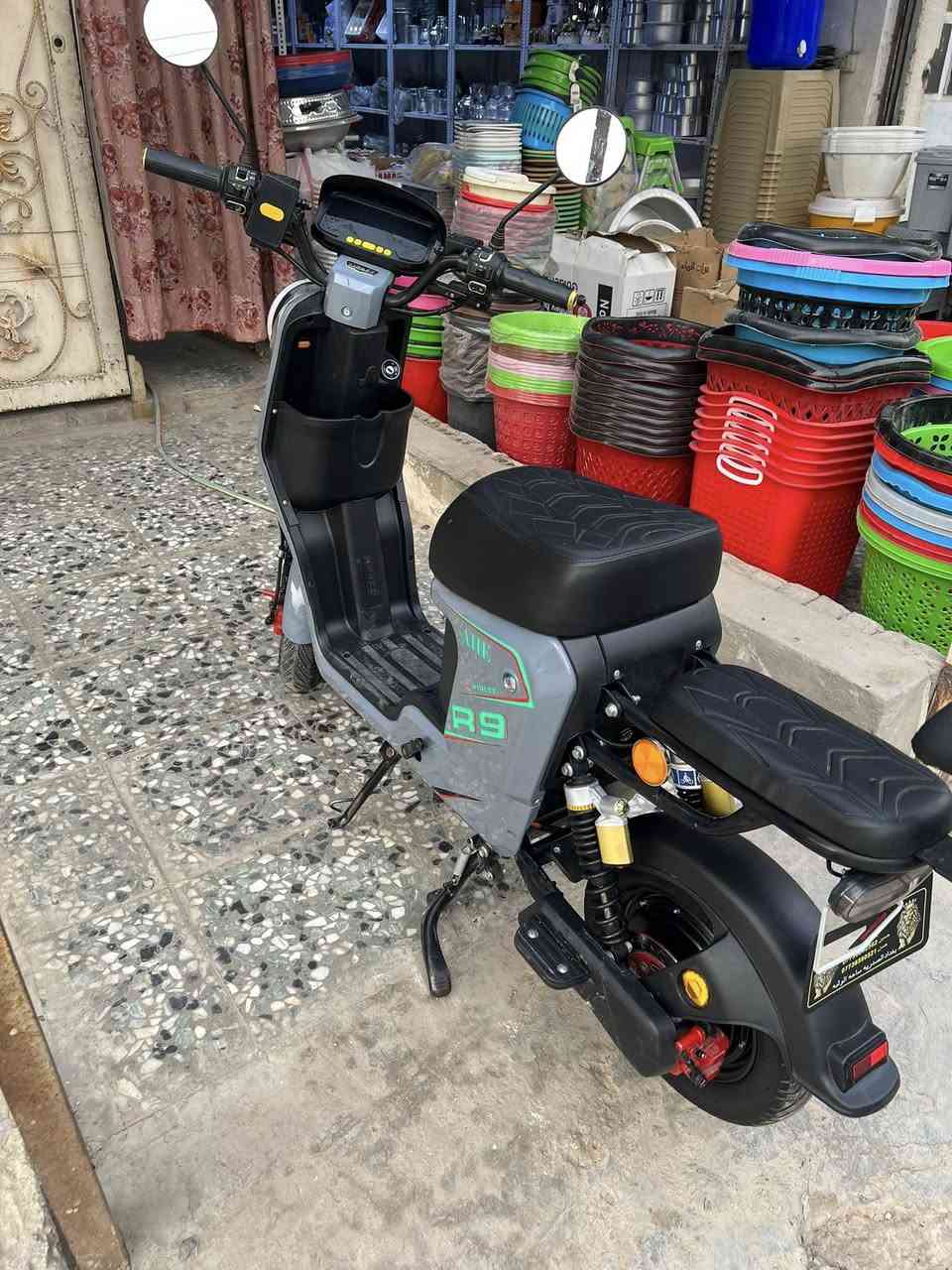دراجة شحن R9نظيفة جدا استخدام قليل بغداد لامين الثانيه     التواصل عالرقم
770 713 5039‬

المواصفات :

تمشيك 75 حقيقي

 بنظام 4 سرع

جهاز إنذار عند السرقة

قفل السرج :  البطارية

بريكات دسك هايدروليك امامي وخلفي

بطاريات 5 نظيفة استعمال خفيف 

سلة أمامية

تايرات جوبلس

اشاير يمنه يسره دبل إشارة

وبصمة تشغيل عن بعد + كارت تشغيل

شاشة تظهرلك السرعة + شحن البطاريات + خاصية الرجوع للخلف السعر500 وبيه مجال الطيبين


**إذا كنت صاحب هذا الإعلان وتريد حذفه لأي سبب، رجاءا أرسل رسالة إلى الدعم الفني**