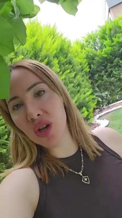 حبوب Luna Glutatyon Kompleksi تركيبة متكاملة للعناية بالبشرة من الداخل 🌸
تساعد على توحيد لون البشرة وتقليل التصبغات وآثار الحبوب مع دعم قوي للشعر والأظافر 💜

💊 تحتوي على:
• جلوتاثيون لدعم التفتيح والنضارة
• بيوتين لتقوية الشعر والأظافر
• فيتامينات وكيرسيتين لتعزيز الإشراقة والحيوية

🌟 الفوائد:
✔️ يمنح البشرة إشراقة طبيعية
✔️ يخفف الكلف والتصبغات
✔️ يقلل بهتان وإجهاد البشرة
✔️ يدعم صحة الشعر والأظافر
✔️ يساعد على توحيد لون البشرة

📌 طريقة الاستخدام:
حبة يومياً بعد الطعام مع كمية كافية من الماء.

💜 خلي جمالك يبدأ من الداخل مع Luna Glutatyon Kompleksi
#نضارة #تفتيح_البشرة #العناية_بالبشرة #salam


**إذا كنت صاحب هذا الإعلان وتريد حذفه لأي سبب، رجاءا أرسل رسالة إلى الدعم الفني**