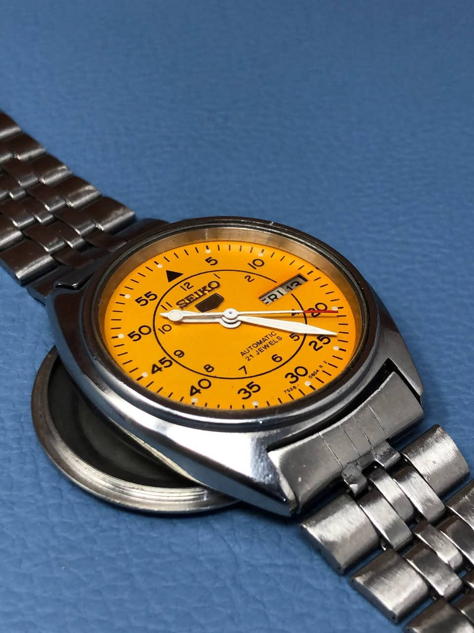 الماركة : SEIKO 5 
الماكنة : أوتماتيك ياباني 
•••••••••••••••••••••••••••••
مادة الصنع : ستانلس ستيل 
الصنع : ياباني 
* مُقاومة الماء 
* منفذ يومي - شهري  " Day Dat "
* تحتوي على 21 حجر
* عقارب مضيئة
* سير حديد غير مستبدل
•••••••••••••••••••••••••••••
السعر : ( 55 ) الف دينار فقط
التوصيل لجميع محافظات العراق 🚕
للحجز والأستفسار دايركت 📥

 #ساعات_أصلي


**إذا كنت صاحب هذا الإعلان وتريد حذفه لأي سبب، رجاءا أرسل رسالة إلى الدعم الفني**