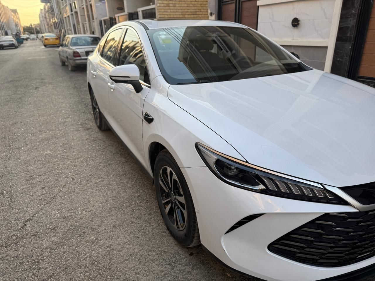 السلام عليكم   بي واي دي كن بلاص فول مواصفات  بيهه بابين تبديل  السياره واكفه بلباب واجه ابن حلال شال الصفحه مال سايق
وبدلت بابين مال تفصيخ بلادي بيع او مراوس  ب شانجان ايدو فول
المواصفات
1-كامرات عدد 13
2-داشكام تسجيل  الكامره الاماميه دقه عاليه
3 رادارات امامي خلفي جانبي
4- كشنات جلد 
5- كرسي كهرباء
6- سياقه ذاتيه
7- اوتو بارك  السياره تصف وحدهه
8- مري شفط +اشاير وكامرات بلمري
9- كاعيات اصليات
10- شاشه حجم كبير +برامج كامله
11-  شاشه الكترونيه استشعار نفس تسلا 
  12- غراضها كامله
13- ويل كروم 
14- ماشيه 8500 السياره جديده 
ملاحظه السياره ماخذه من نصر دجله بلكراده قبل القرلر ب23 مليون
النقوصات مرايه جانبيه +قاعده مال كامره فقط
السعر 20 
مكاني بغداد حي البساتين ***********
