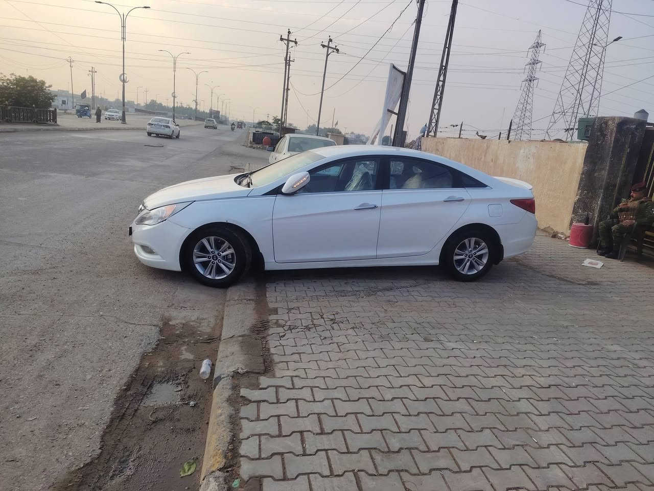 للبيع سوناتا موديل 2011 ابيض خليجي مكفوله
محرك 2400 مكفول من كلشي ممفتوح ✈️✈️
رقم اربيل الجديد ✅ وهزه جديده تريد تحويل او وكاله 
المواصفات ….  ⬇️⬇️
اشاير مري + مري شفط 
داخل لونين بيجي واسود 
تبريد قطعتين ❄️
شاشه اندرويد + كامرا دواره 
والسياره جاهزه لل اخير بدون اي نقص 
تخم تاير جديد+ حداديه جديده 
منضومه زنن عالي ناصي 🚨
حساس خلفي بلادي 
والسياره جاهزه لل اخير بدون اي نقص بيها شويه تكحيل+ بارد بسيط جداً وسونار موجود 
مكان السياره واسط  
السعر125وبيه مجال بسيط 
للستفسار اكثر الاتصال 
***********
