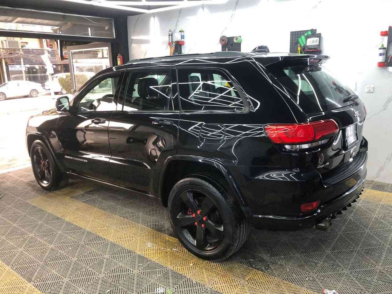 السلام عليكم
سيارة كراند شيروكي اوفر لاند لون اسود موديل ٢٠١٤ خليجية مكفولة من الصبغ والضربة نظيفة مواصفات حساسات امامية وخلفية بلادية
تدفئة وتبريد بالستيرن
مرايا من جانبية كهربائية مع تدفئة بالمرايا
صندوق خلفي كهربائي 
كاميرة خلفية بلادية
شاشة كبيرة بلادية
مقاعد جلد بلادية نظيفة ومغلفة جلد تفصال
تدفئة وتبريد بالمقاعد
تحكم ستيرن 
جكات 
بانورامات 
٦ سلندر ٣٦٠٠ 
كير ومحرك مكفولات
السعر ٢٤٠٠٠ دولار 
للاتصال على الرقم دكتور علي :***********
