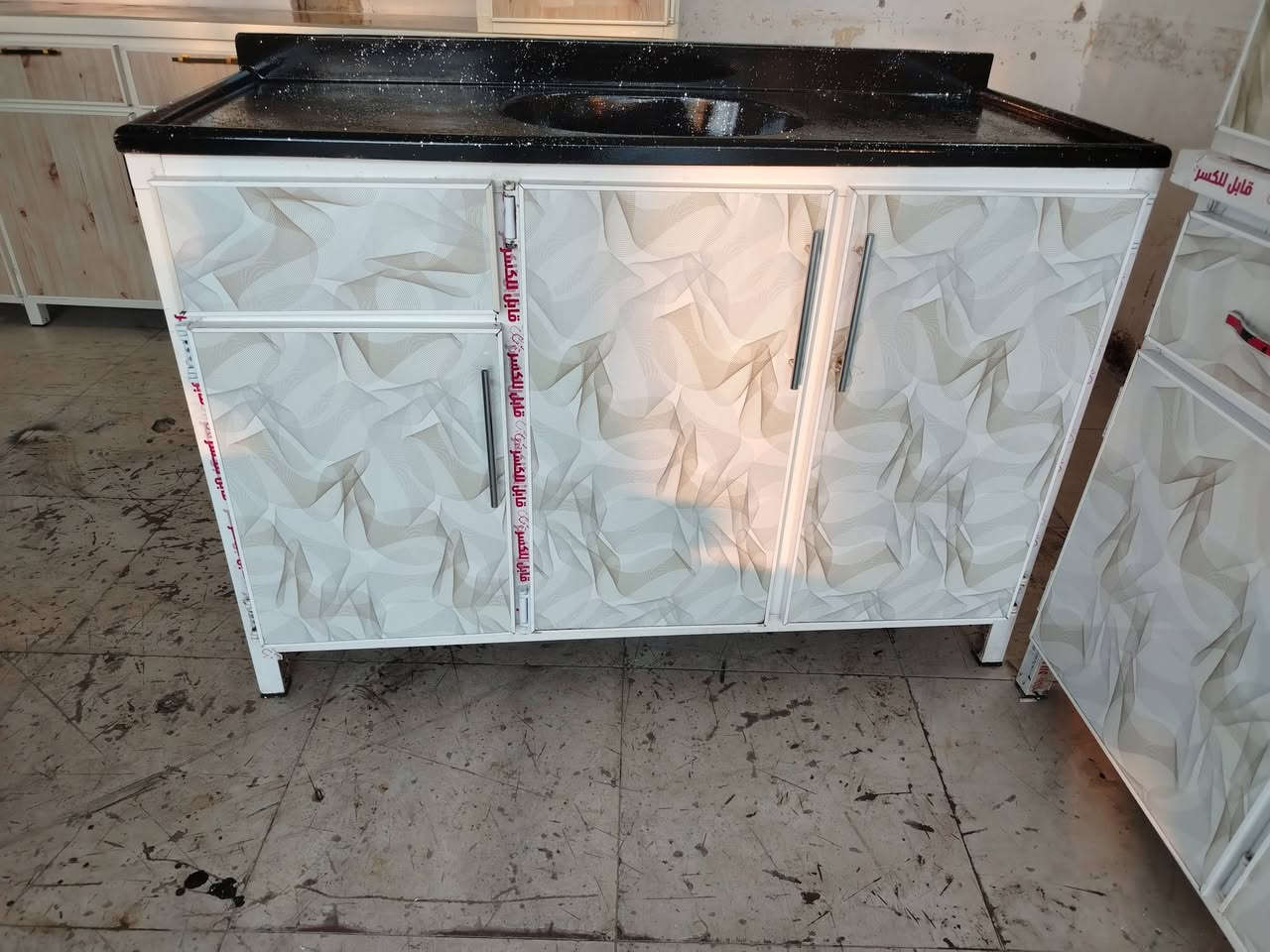 للبيع كونتر ارضى ملحق مترين نضيف سنك ١٣٠سم كرانيت سعر ٢٥٠ بي مجال *********** اسيا ***********
