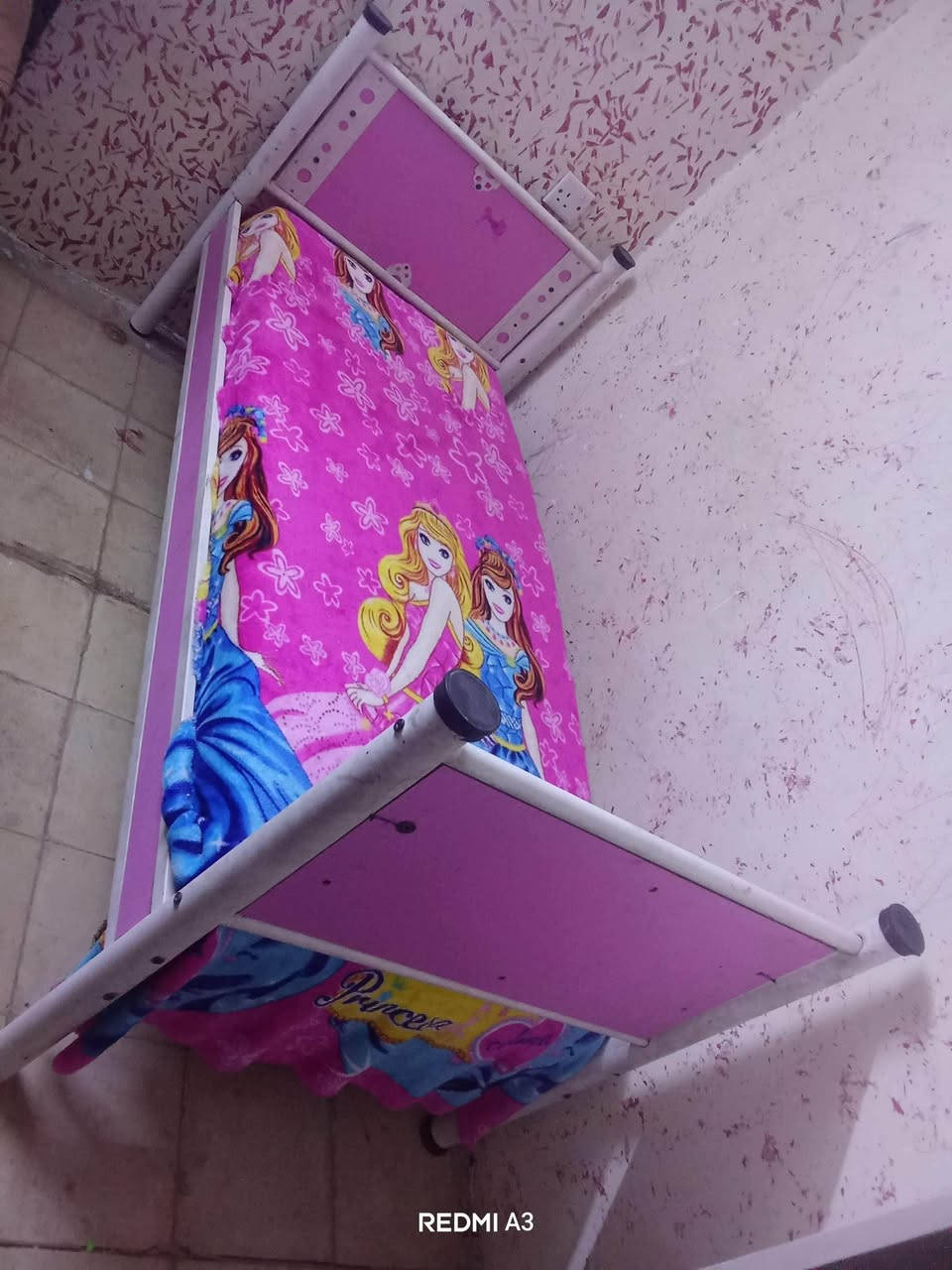 #سريرطفل للبيع 
عدد الآسره ثنين مع الدواشك مالتهن للبيع


**إذا كنت صاحب هذا الإعلان وتريد حذفه لأي سبب، رجاءا أرسل رسالة إلى الدعم الفني**