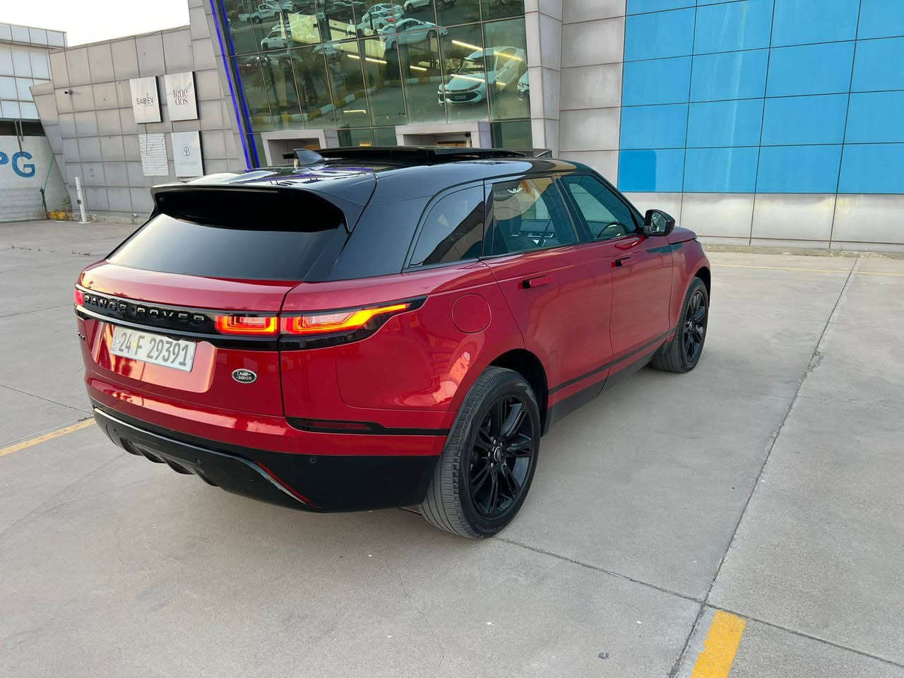 عربى/کوردی
لاند روفر
رانج روڤر فيلار, R-Dynamic S, 2023
عدد الأميال : 44 الف مايل 
ضرر: كلين تايتل بدون بدون تبديل فقط تعديل بسيط بالجملغ
سيرفس جديد (دهن فلاتر )بدون نقص برغي او كهربائيات
السعر / اتصل بنا
الكاميرا الخلفية - سقف بانورامي - صندوق كهربائي  - التحكم على المنحدرات - كاميرا 360 - مستشعر وقوف - تدفئة المقاعد  - بصمة - مثبت السرعة - مرايا جانبية كهربائية - شاشة - مراقبة النقطة العمياء - نظام المفتاح الذكي - التحكم التلقائي في درجة الحرارة - مقاعد كهربائية - 6 وسادة هوائية - المصابيح الأمامية ليد - مانع الانزلاق - عرض المعلومات على الزجاج الامامي - تدفئة مقود القيادة - لوحة قيادة رقمية - إنارة محيطية - أبل كاربلاي - مقاعد تدليك - ABS - AWD - رادار - شاحن لاسلكي - كشافات ضباب - ذاكرة المقعد - فرامل الوقوف الإلكتروني - مرايا جانبية تدفئة - الضوء العالي التلقائي

📍العنوان: اربيل  - معرض وليد كارس 

☎️ ***********
☎️ ***********

********
لاند ڕۆڤەر
ڕانج ڕۆڤەر ڤێلار, R-Dynamic S, 2021
ماوەی ڕۆیشتن : 44 هزار مايل 
بۆیاغ: کلین تایتڵ
سيرفسي نوي بو كرانه بيويست به هيج مصروف نيه 
 نرخ / پەیوەندی بکە

کامێرای دواوە - پانۆراما - سندوقی کارەبایی - ڕاگری نشێوی - کامێرا 360 - حەساس - گەرمکەرەوەی کوشن - ساردکەرەوەی کوشن - بەسمە - دیاریکرنی خێرایی - ئاوێنەی لاتەنیشتی کارەبایی - شاشە - ئاوێنەی ڕادار - سیستەمی کلیلی زیرەک - کۆنترۆڵی پلەی گەرمی ئۆتۆماتیکی - کورسی کارەبایی - 6 پەڕەشووت - لایتی پێشەوەی لید - کۆنتڕۆڵکردنی خزان - داتاشۆ - سوکان هیتەر - شاشەی داشبۆرد - ڕووناکی دەوروبەری ژورەوە - ئەپڵ کارپلەی - کورسی مەساج - ABS - AWD - ڕادار - بارگاویکەرەوەی بێتەل - بلاجکتۆر - کورسی مێمۆری - برێکی وەستانی ئەلیکترۆنی - ئاوێنەی تەنیشت هیتەر - فوول لایتی ئۆتۆماتیک

📍  ناونیشان: هەولێر بيشانگاي وليد کارس 
     

☎️-***********
☎️ *********** اكر, نينوى
