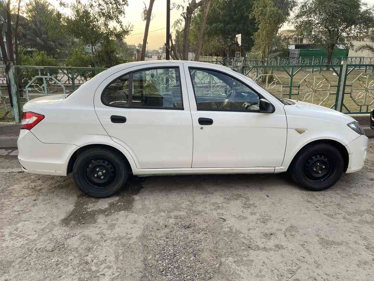 سلام عليكم لبيع ساينا موديل 2019 رقم انكليزي بغداد بسمي تحويل مباشر هزه جديده سنويه جديده سياره مكفوله من ضربه من صبغ من تبديل فقط بيها طخه على كد شبر  بل جاملغ امامي واضحه بل صور بدون صبغ عل بارد سعر 62 وبيها مجال شي قليل مكاني بغداد الغزاليه ***********
