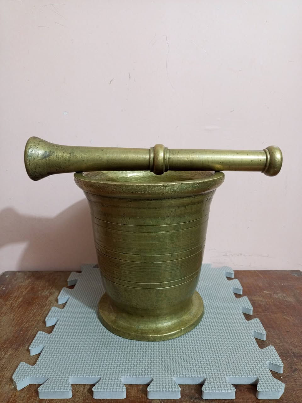 هاون ضخم ابو بطن عريضه قديم جداً حجم كبير ارتفاع22سم وليده35سم ثقيل جداً 13كيلو وربع،
للبيع ‏‪***********‬‏ يوجد توصيل كافة المحافظات
