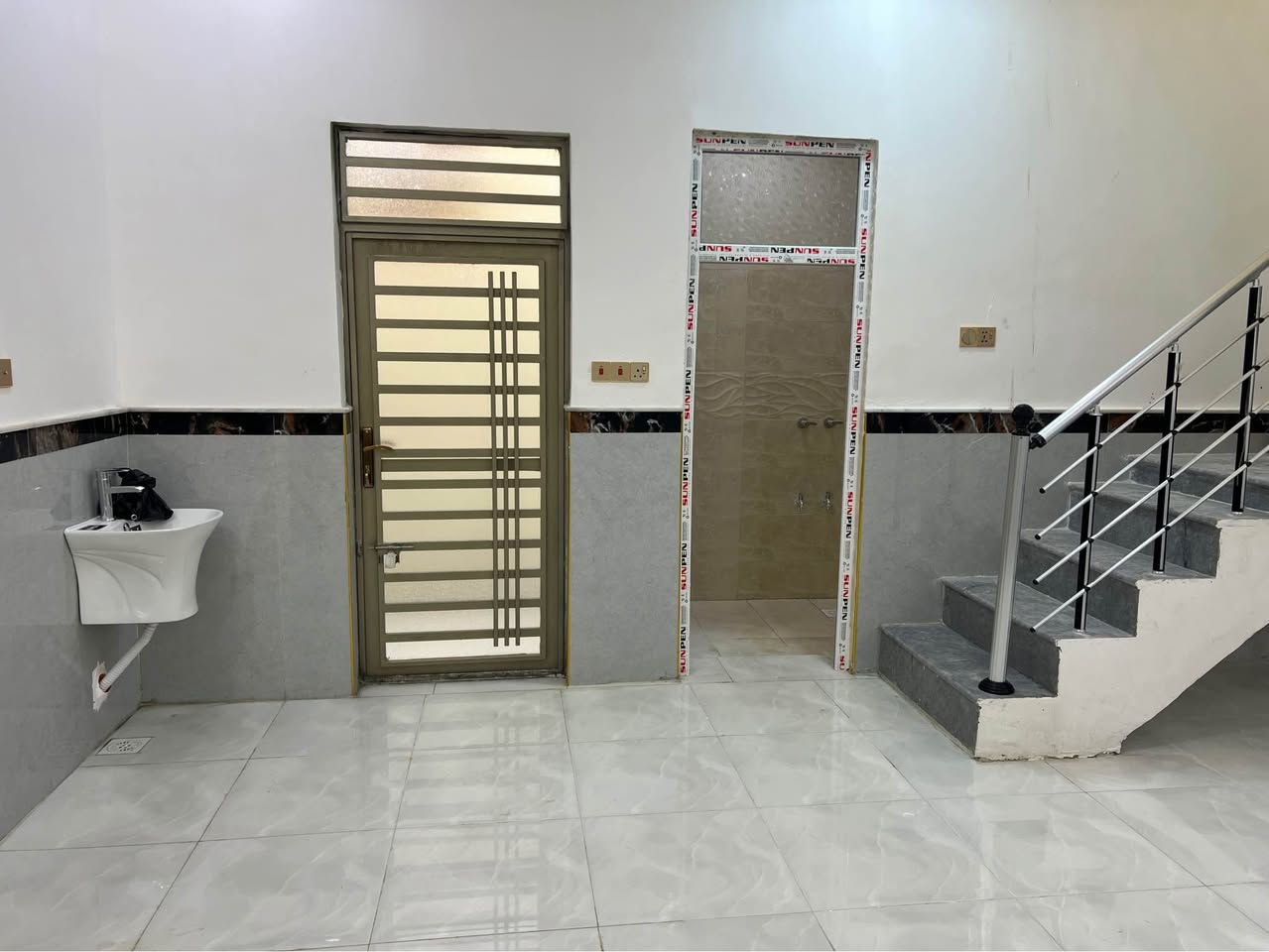 السلام عليكم و رحمةً لله و بركاته 
مشتملين البيع المساحه 120 متر + 100متر // ركن ع ساحه //
في منطقة شيشان الأولى قرب منطقة الصحفين //
ابناء حديث 💎
جميع الخدمات متوفره ✅
الاستفسار ع الأرقام التاليه 
الاتصال ***********
الواتساب *********** عمارة, ميسان
