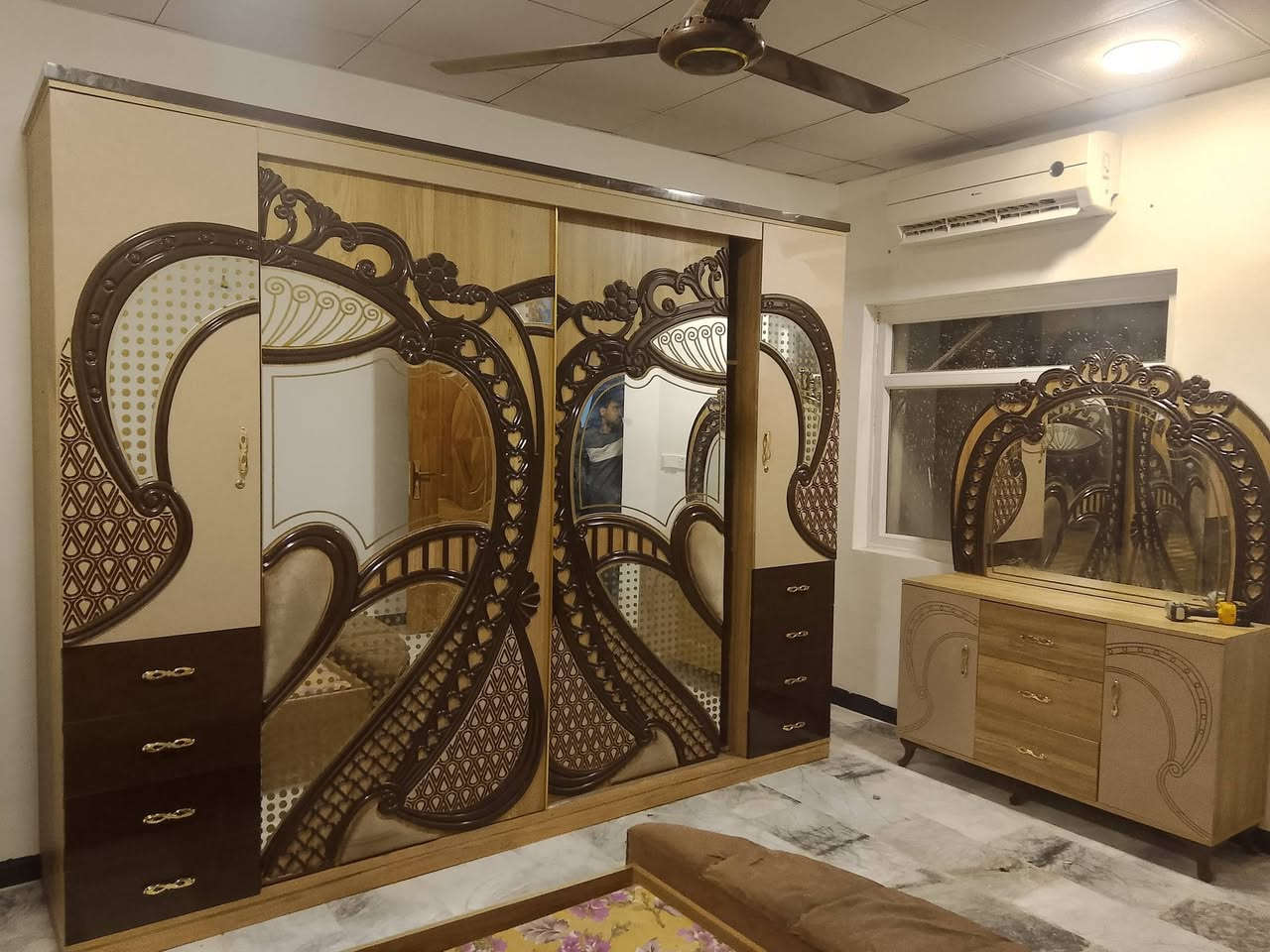 فتح وشد ونقل انواع الغرف داخل كربلاء وجميع المحافظات اتصال *********** واتساب او تراسلني خاص متواجد 24 ساعة
