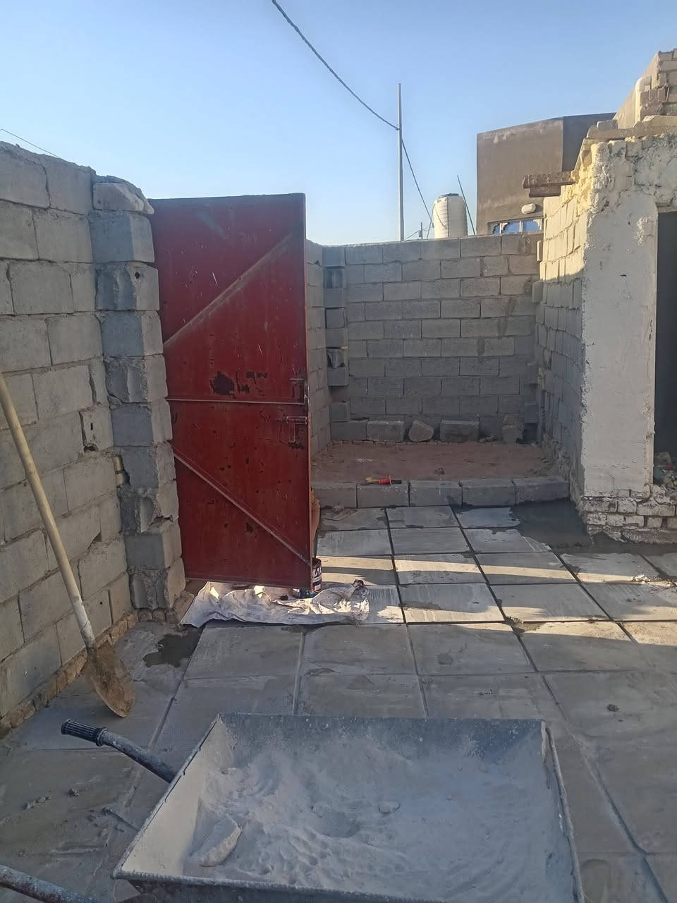 سلام عليكم بيت للبيع عند ال معالي يم الجسر المعلق قرف وصاله ومطبخ بنيان حديث سعر ١٧وبيه مجال ***********
