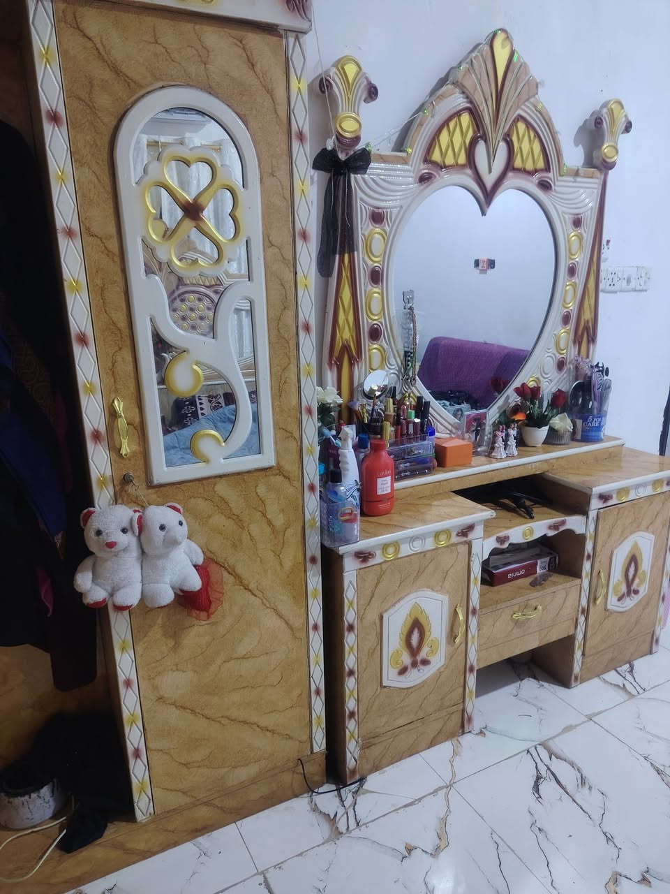 سلام وعليكم غرفه للبيع كاملا مكملا نقصه بس قفولا للستفسار ***********
