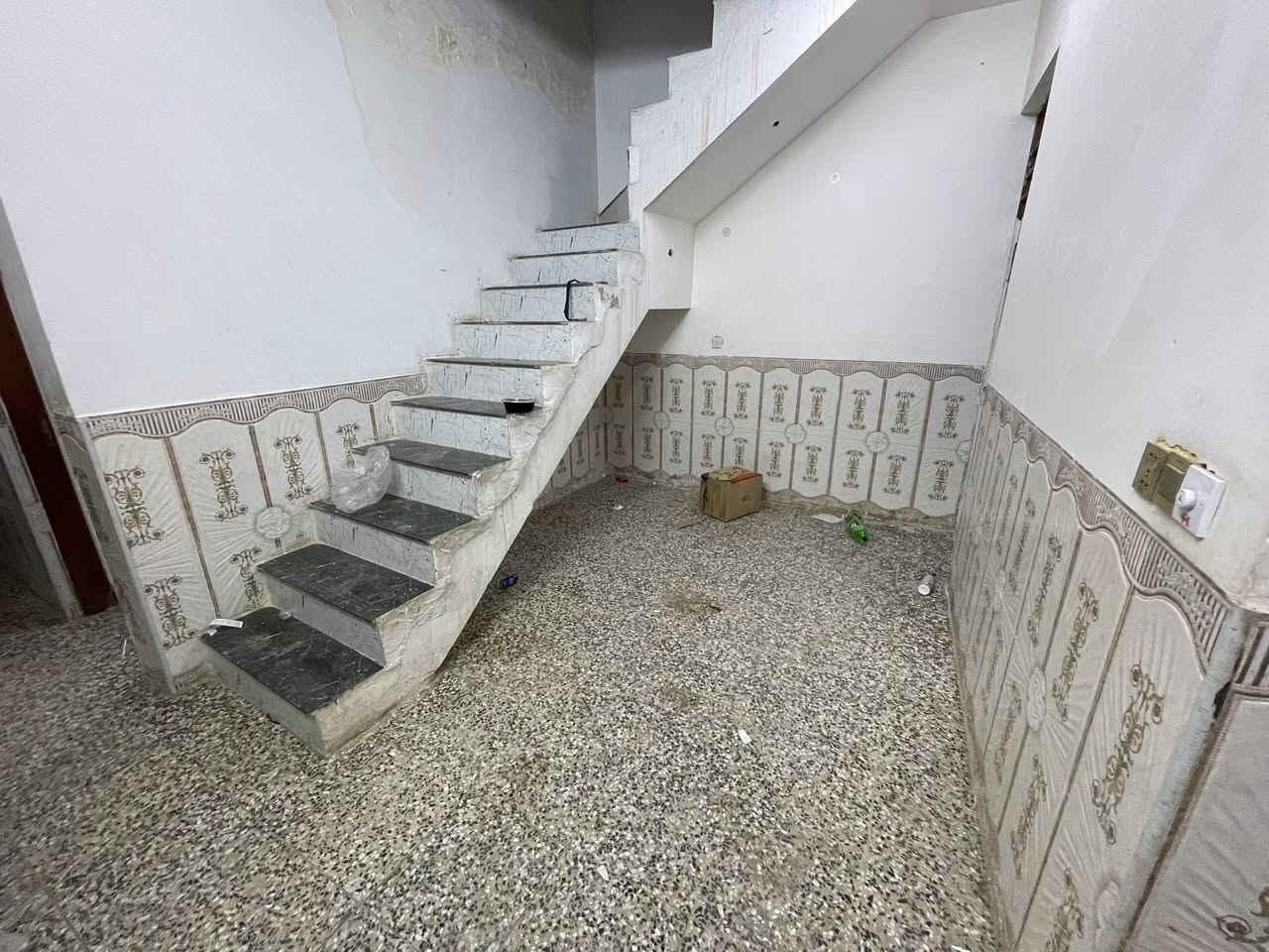 بيت للبيع مساحة 100 متر
واجها 5 نزال 20
منطقة الغرير شارع الظغط 
طابو زراعي سند 25 
***********
