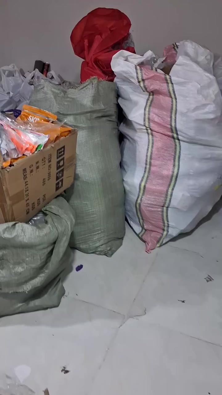 والي يريدهن كلهن شلعه والله بيهن ملابس يخبلن وحدد وبدلات هواي بيهن والي يحب يسمع الفديو ويجي اضيفه عل تيكتوك باذن الله افتح بث وشوف الاسعار باجر تخفيض فول اخو بلاش نشالله وعدي كروب خاص للبنات وللولد هم كلشي انشر بيه واسعار مناسبه الي يحب اضيفه. يتفضل خاص ونا خادم *********** وتحياتي للكل
