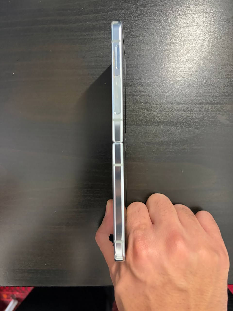 السلام عليكم
للبيع SAMSUNG Z FLIP 5
اللون اخضر مميز 
المواصفات : 
المعالج snap dragon 8 gen 2 
الشاشة بي شاشتين الشاشة الخارجية و الشاشة  الرئيسية DYNAMIC AMOLED 2X 
120 فريم اداء جدا قوي بالالعاب
ينغلق ( ينطبك ) بدون اي فراغ 
المتانة :
IPX 8 مقاومة تامة للماء 
البطارية بحالة ممتازة جدا 
الجهاز نظيف جدا مابي شخط 
السعر (( 675 )) بي مجال بسيط مع كفر هدية 
للتواصل واتساب او تليجرام :
***********
المكان بغداد الكاظمية اكو توصيل لكل المحافظات
