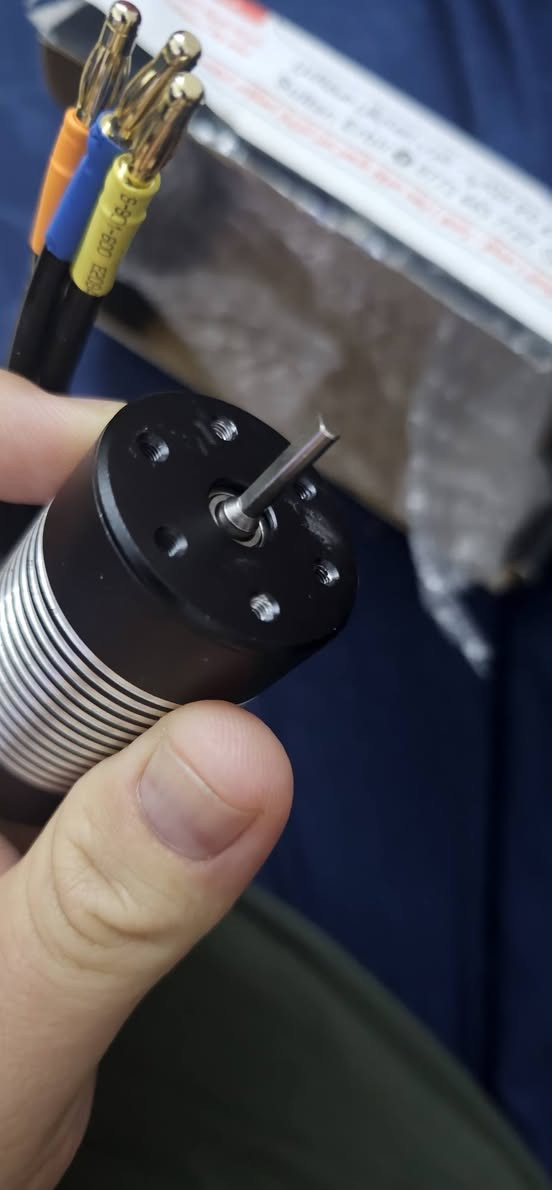 السلام عليكم 
متوفر ماطور برشلس 4s روكت ارسي قياس 3660
 2600kv
شفت ٣ ملم و ويا تحويلة ٥ ملم


**إذا كنت صاحب هذا الإعلان وتريد حذفه لأي سبب، رجاءا أرسل رسالة إلى الدعم الفني**