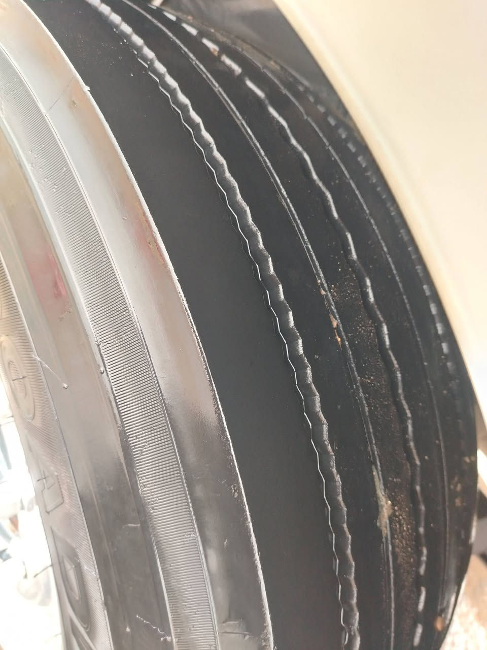 السلام عليكم تايرات زوج حرفش هو ويلة للبيع مكاني الديوانيه رقمي ***********
