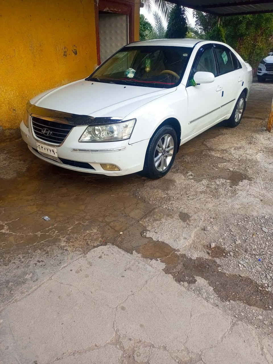 سوناتا 2009تكسي الخليج
كير محرك جديد 
صدر جديد 
تايرات جدد 
بيها جامغ خلف السايق فقط 
سنويه صاقطه 
السعر 105وبيها مجال 
***********
