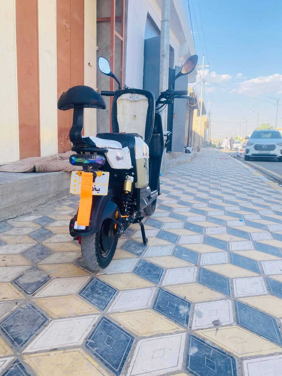 السلام عليكم للبيع  ار 9 يرجع بك بطاريات فول يرادلوبس حساس تشغيل   6بطاريات نضافه شوف العين السعر230وبي مجال قليل الرقم ***********
