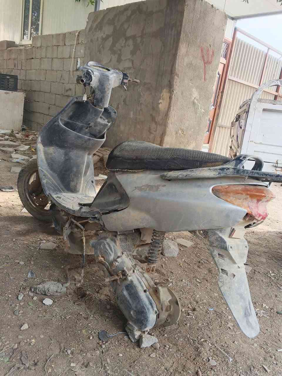 دراجه لكزز للبيع كوم حديد السعر خاص العنوان ناصريه مركز ***********
