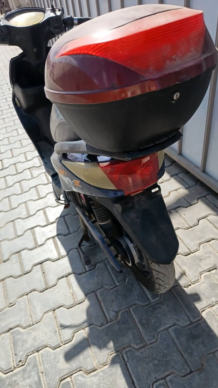 سلام عليكم دراجة شحن للبيع ١ـ كهربائيات شغالة ٢ـ غراضها كاملة ٣ـسرعتها ٧٠ ٤ـبيها كشن متضرر ٥ـ بدون بطاريات ٦ـ ابيع كوم حديد مع صندوك ب ١٣٠ قفل  بدون صندوق ١٢٠ بيها مجال امانة الله مستعجل على بيعتها للتواصل *********** واتساب فقط مكاني بغداد حي القاهرة مقابل مدرسة حاتم الطائي
