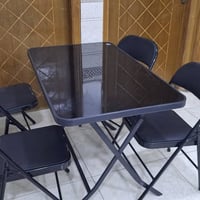 طاولة وكراسي • ٤ كراسي • بصرة
