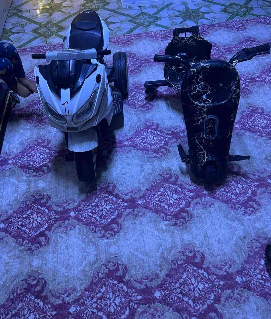 سكوتر مع دراجه شحن للبيع بحاله جيده جدا العنوان المعقل الاتصال ***********

