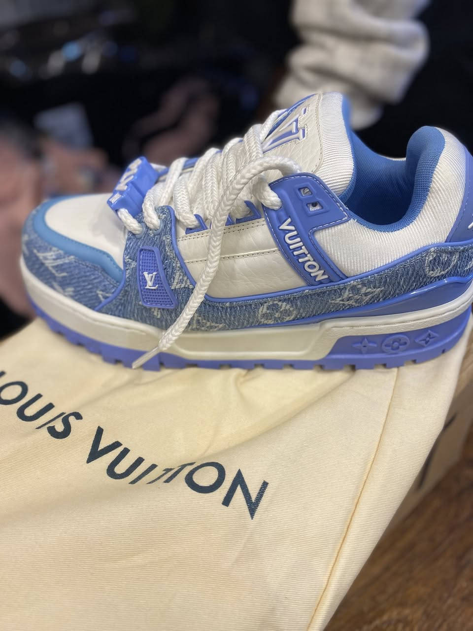 الاحذية كلهم اصليات تاريخ انشاء + وياهن اي قطعة تعجبك واتساب تعالي او علق اني ادخلك خاص بيها 
رقم واتساب ***********
