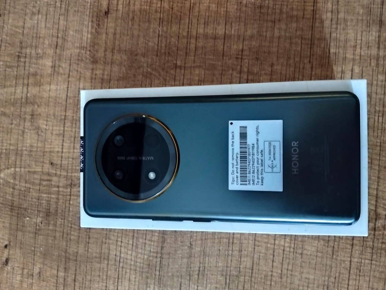 للبيع هونر 9xc صارلي 10 ايام من فتحته من الكارتون بعده بلضمان ذاكرته 256 والعشوائيه 12 ملحقاته كارتونه وشاحنه الاصليه سعر 400 مكاني كربلاء الحر
*********** واتساب

