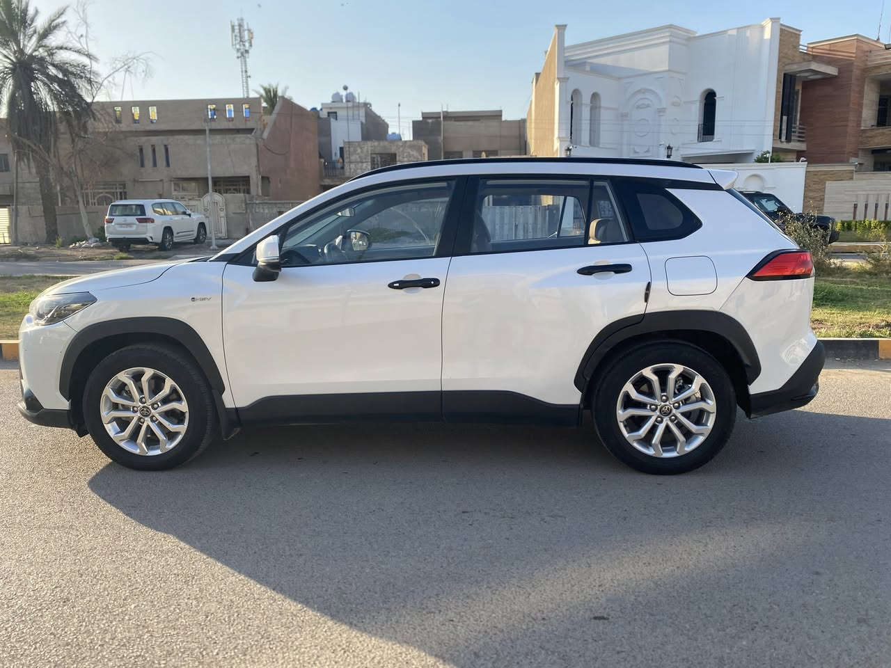 فرونت لاندر موديل2024  ماشيه 11 الف
سياره باسمي تحويل مباشر فول مواصفات 
بيه صندوق صبغ فقط
السعر 25 مليون وربع
***********
