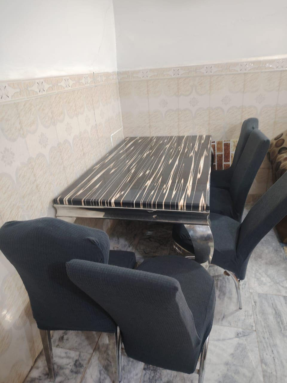 ميز طعام نظيف الحجم تقريباً متر ونص السعر خاص


**إذا كنت صاحب هذا الإعلان وتريد حذفه لأي سبب، رجاءا أرسل رسالة إلى الدعم الفني**