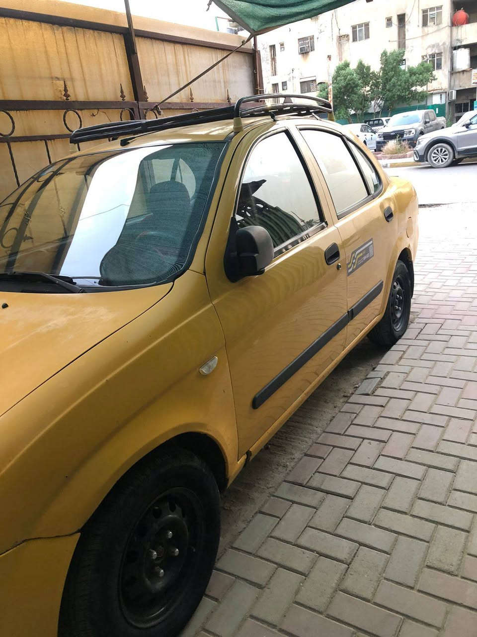 طيبة ٢٠١٥ محرك ريو تبريد شغال بيها صبغ بس جاملغ ابو البانزين وباب ورة السايق واشياء قليلة سيارة جاهزه للشارع السعر ٣٤ ورقة وبيها مجال العنوان شقق زيونة رقم الهاتف *********** رقم السيارة انكليزي بغداد, العراق
