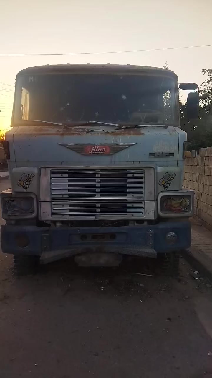 سلام عليكم راس تريلة هينو والموديل 82 والاستفسار  علئ هذه الرقم *********** متاح واتساب واتصال
