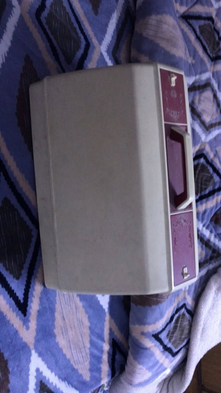 مكينة برذر
مامستخدمه ابد اجتني هديه واني ماعرف اخيط ابد وريدهه ب175 وبيه مجال شراي يدخلي خاص


**إذا كنت صاحب هذا الإعلان وتريد حذفه لأي سبب، رجاءا أرسل رسالة إلى الدعم الفني**