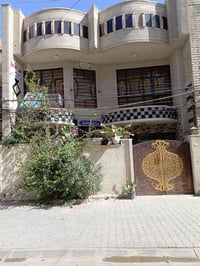 الدار للبيع المساحة 75متر مربعة يحتوي على 3غرف نوم واستقبال وحولي ومنو...