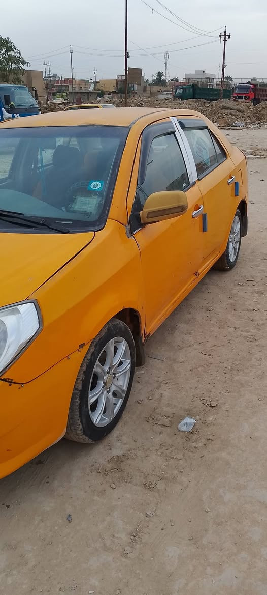 السلام عليكم سياره جيلي ام كي 11صفره رقم كربلاء مالكها طوريج سنويه 28 مصفره هيئة غرامات مكانها بابل كهرباء محرك كير زينات السعر 20وبيها مجال موبايل ***********
