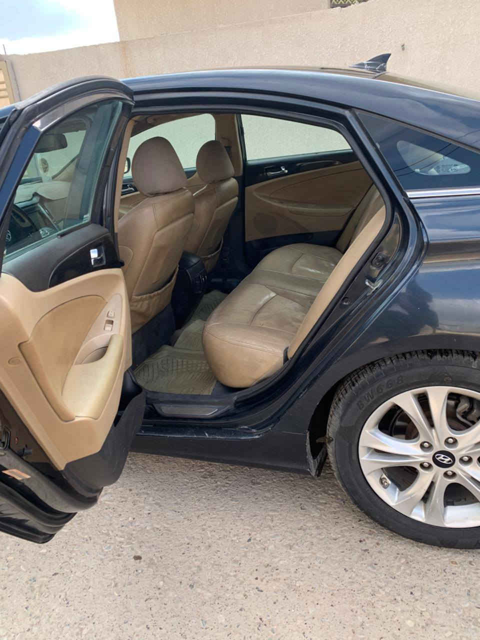 السلام عليكم ورحمة الله وبركاته من رخصت صاحب الكروب المحترم سوناته 2013رقم بغداد بسم اخوية والسياره خير من الله وجاهزه الشارع كبل والسيارة بيها بنيد دبديل وجاملغات الماميه مضبوغه والسياره خير من الله والسعر المطلوب بيها 102وبيها مجال الي استفسار أني خادمكم وهاذا رقم تلفوني *********** وبي واتساب
