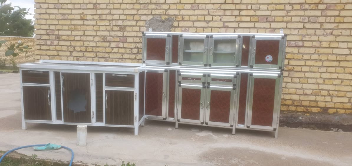 السلام عليكم كاونتر ٢ متر مع سنك متر ونص تسكام ثقيل كلشي ما بي كلش نضيف فقط هذا الكسر الي بالسنك يتبدله قطعه عادي مكاني بالقاسم ع  للسعر ب٣٠٠ وبي مجال الاستفسار على الرثم ***********
