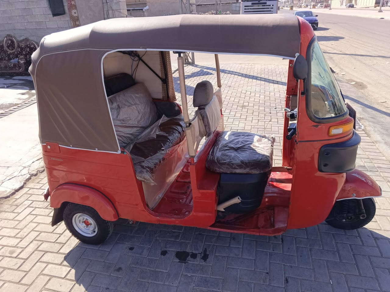 سلام عليكم تكتك 18رقم وسنويه 
تحويل ثاني يوم مكينه 20
 سفاريات تايرات جادر كله جديد معمره 
سعر 5 و200 وبيه مجال مكان بغداد الحسينيه راشديه رقم ***********
