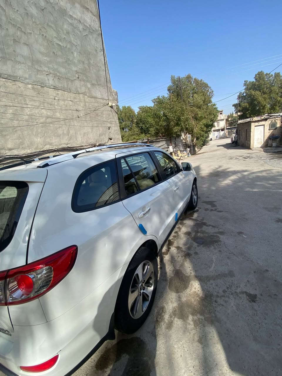 السلام وعليكم سنتافيا 2012 شركة العامة بدون مواصفات مكينة 6 سلندر ماشية 100 الف كيلو السيارة حلوة وجاهزة بيهة بارد فقط السونار موجود وية الصور مكانهة بغداد حي الاعلام سعرهة 160 ورقة وبيهة مجال بسيط 
***********
