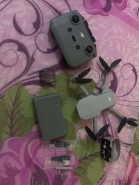 مني تو نضافه شوفت عينك  كامل ملحقات 3 بطاريات وشاحن مكفول  نضافه 100‎%...