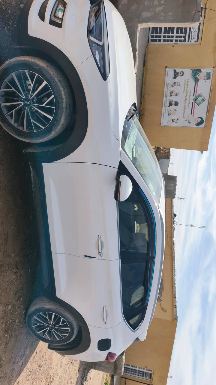 السلام عليكم
توسان ١٩ خليجي ماشيه 122000 
 كوري اصلي الرقم شبه مميز متكرر .. ( مشروع وطني )
بصمه تشغيل وابواب
. كراسي كهرباء
 مغلفها جلد + الارضيه 
ايرباك عدد ٢ 
تحكم ستيرن
. لايت عدسات 
 الخلفي لد 
 بروجكتر زينون..
. الداخل بلاد الاصلي يعني بدووون صاج
. (سستم صوت ( sp)نقاوه وصوت عالي وبيسات لان تعرفون سماعات التوسان مو حلو صوتها٠٠٠ )
. مري شفط اكيد
. خمس عدسات اصلي مو شد + البروجكتر زينون
. شاشه جبيره
. ترحيب عند الاقتراب
 يدات نيكل
.الموضوع المهم والضروري السبير منازل 
حتى الشبجه بعدها بالجيس ممفتوحه
. تخم تاير جديد  دهن كله اصلي
السياره استخدامي دوام وبيت فقط. 
طبعا بصمات عدد ٢ وياها والبرده هم موجوده
. مكان السياره بغداد الشعب الثعالبة 
وتدللون تجون تشوفون حاضر اني
ملاحظه ( الدعاميه الاماميه صار بيها كسر كلش بسيط مرجعه فايبر نفس القطعه نفس القطعه الرجعتها صبغتها اكيد لان تنشخط ..والباب الي بصف السائق تكحيل شبر واحد  ) شباك السياره الاصلي تاخذه وياها موجود عندي ضامه.. اليجي يأمر ويدلل ميكون خاطره الا طيب
الاتصال او واتساب ***********
