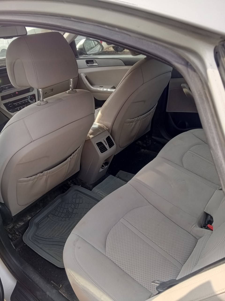 سوناتا خليجي 17  فول مواصفات بيها 5قطع رش من الخليج بدةن حادث وتبديل وبارد 
رقم اربيل نافذه سنوية باسم شركة وكالة تحويل مضمون 
السعر 123
سونار بالمنشور 
السيارة جاهزة بمعنى الكلمة من كلشي 
عاجبتك اتصل ما عاحبتك لا تتصل واتگلي اشبيها التفاصيل بالمنشور 
***********
مكان كربلاء
