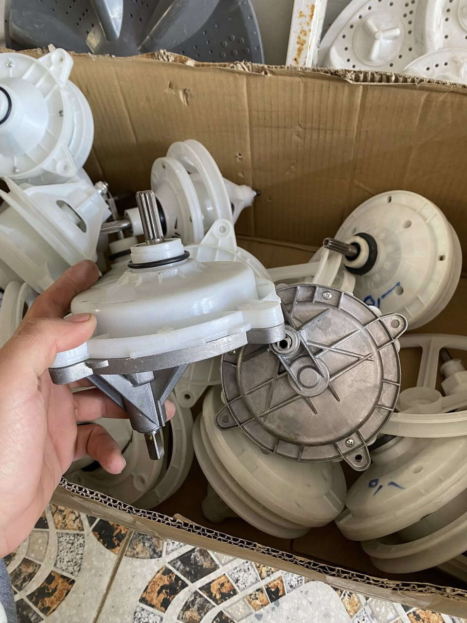 #جملة #مفرد🚨🚨🚨
يتوفر جميع انواع الگيربوكس للغسالات الصينية والكورية واليابانية ذات الحوضين وباسعار تنافسية 
العنوان :كربلاء - الابراهيمية -قرب محطة وقود انوار كربلاء 
للاستفسار: ***********
