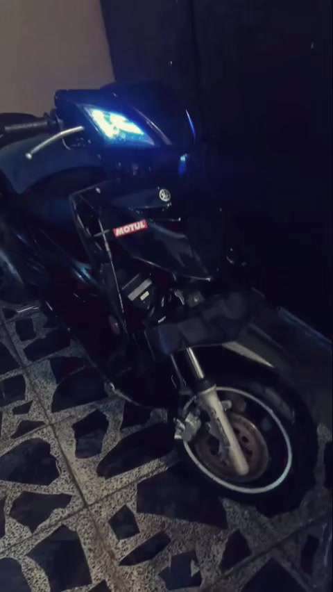 سلام عليكم
سكنس فحل طلاعات حديث للبيع او مراوس بشي قوي مو نطيحه 
مكينه 58.5 كلجات رياضي صالنصه ستيل وهذن الكلاوات كلهن كدامك بل صوره البجم موجود كلشي كامل دراجه صاروخ 
رقم*********** مكاني عبيدي
