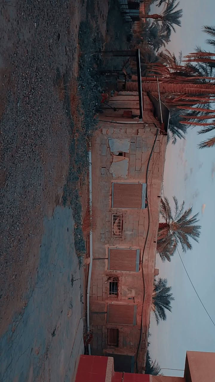 سلام عليكم
للبيع ارض دونمين ونص 
سند 25
متوفر الماء الكهرباء فول والله 
يحتوي على بيتين ومشتملين وهيكل وحقل دجاج 
العنوان /. بغداد التاجي قرب سيطرة الشؤن القديمه 
رقم ***********
